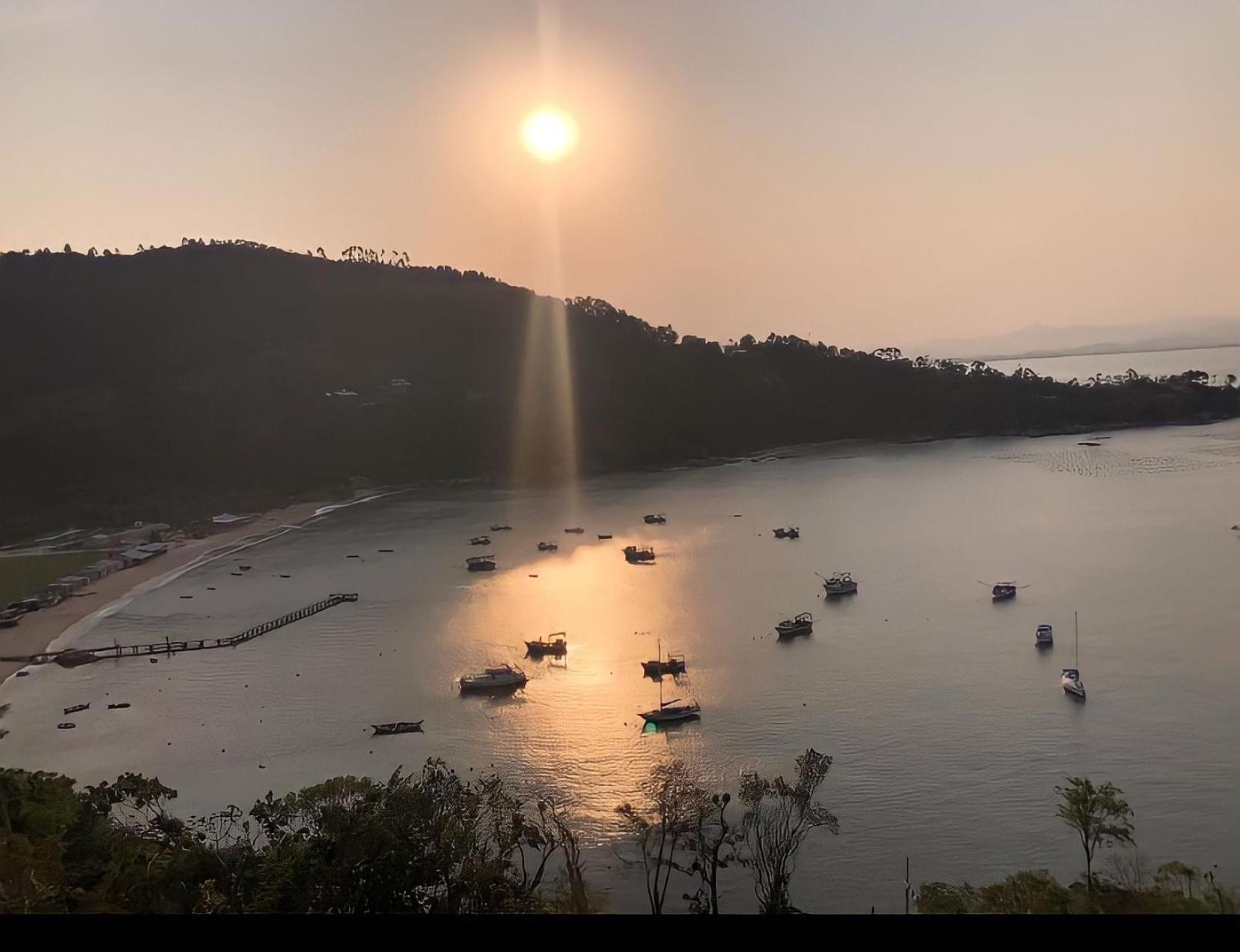 Mar De Bougainville Governador Celso Ramos Buitenkant foto